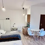 Gosciniec I Restauracja Salton בית אירוח