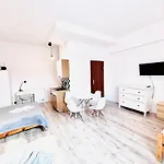 Gosciniec I Restauracja Salton בית אירוח *