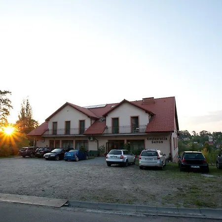 홈스테이 Gosciniec I Restauracja Salton 보치니아