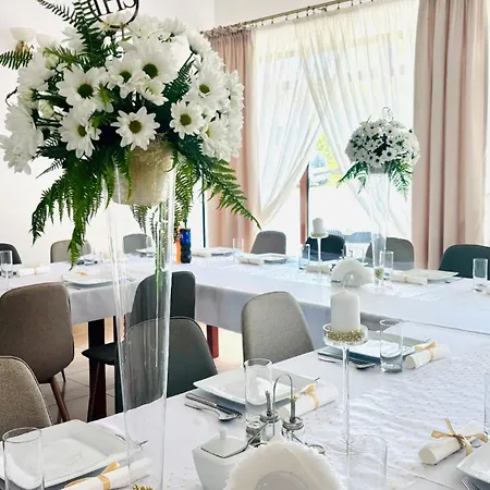 Gosciniec I Restauracja Salton