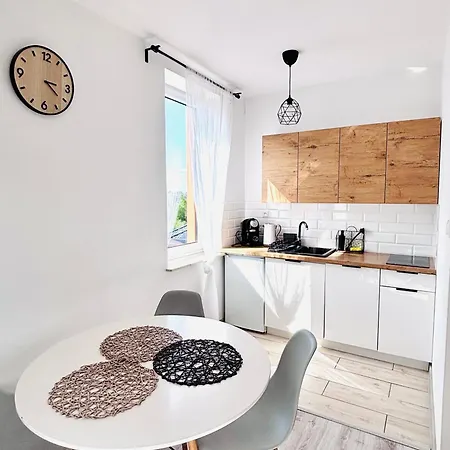 Gosciniec I Restauracja Salton ホームステイ *