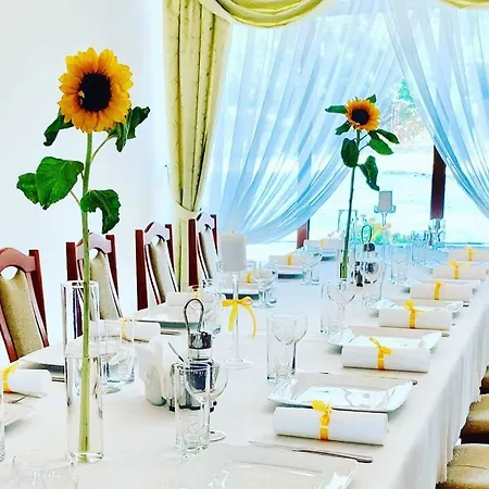 Gosciniec I Restauracja Salton ボフニャ