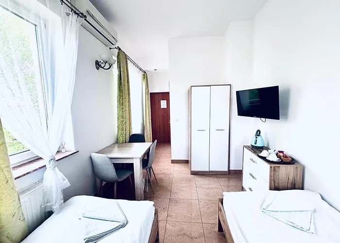 Gosciniec I Restauracja Salton בית אירוח *