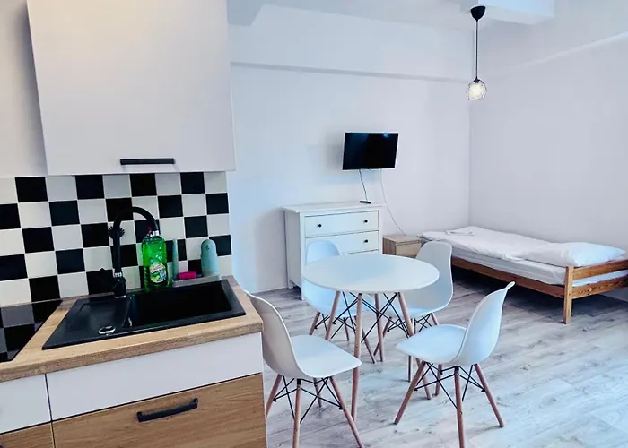 Gosciniec I Restauracja Salton בית אירוח