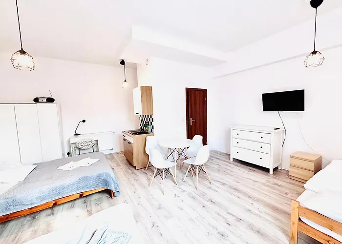 Gosciniec I Restauracja Salton בית אירוח *